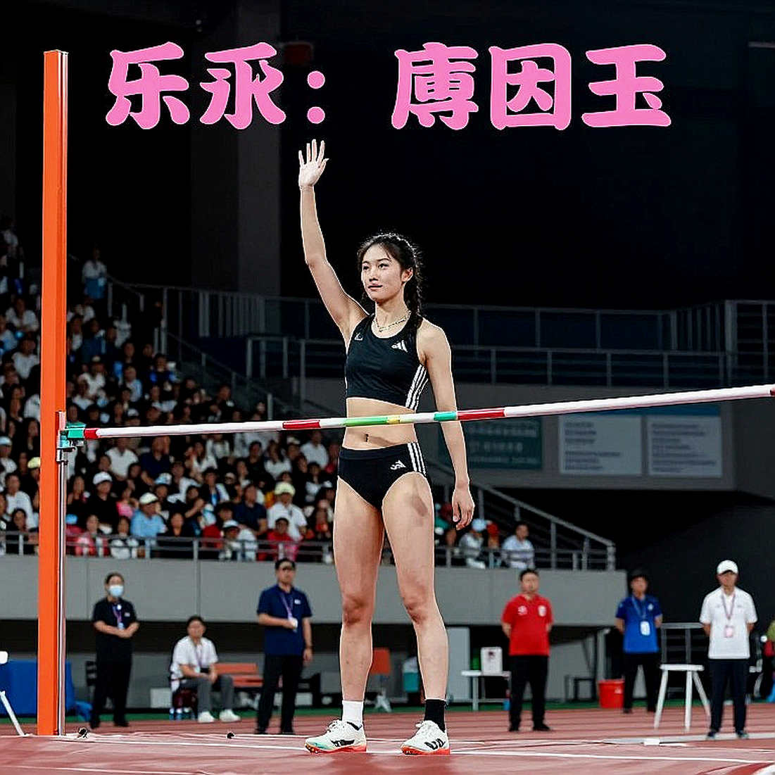 Giày không được phê duyệt và tấm huy chương vàng treo lơ lửng tại Asian Games