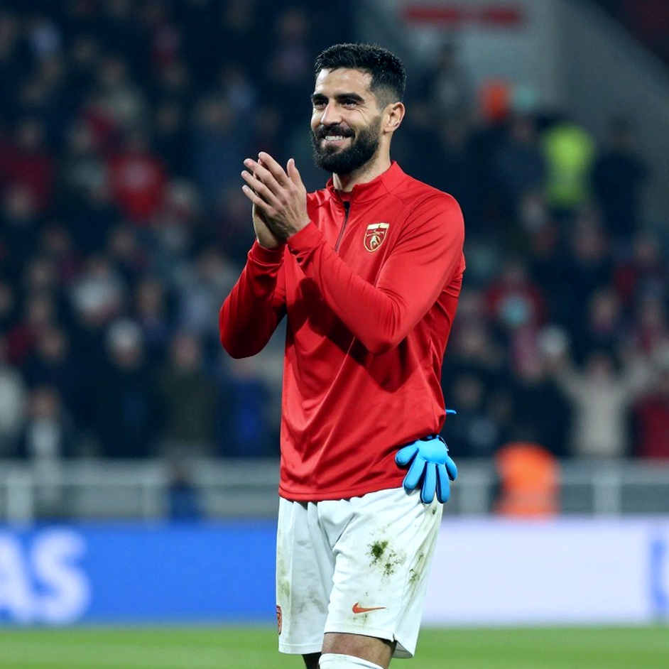 Sacha Boey: Từ thương vụ 30 triệu euro đến vật cản chiến thuật tại Bayern Munich Sacha Boey: Từ thương vụ 30 triệu euro đến vật cản chiến thuật tại Bayern Munich