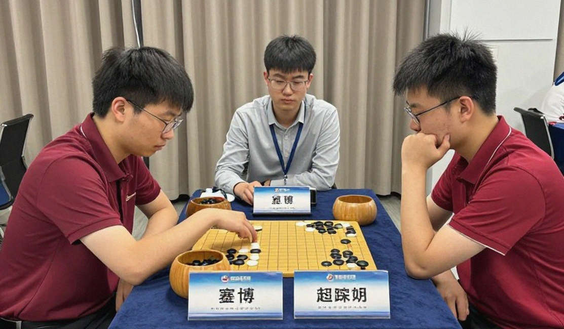 ChessBase số 225 và một cái tít không được phần thân xác nhận ChessBase số 225 và một cái tít không được phần thân xác nhận