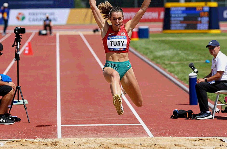 Kenny Bednarek không còn là “người bạc”: cú đúp nước rút Budapest và tham vọng vàng Olympic