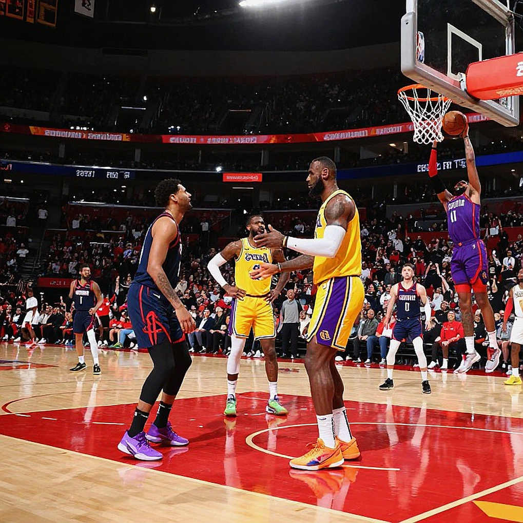Cú lật cổ chân của Curry và khoản nợ cấu trúc của Golden State