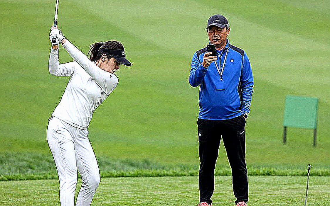 Người đàn ông 32 tuổi nhận tấm thẻ PGA Tour và lần đầu tiên ngừng nín thở