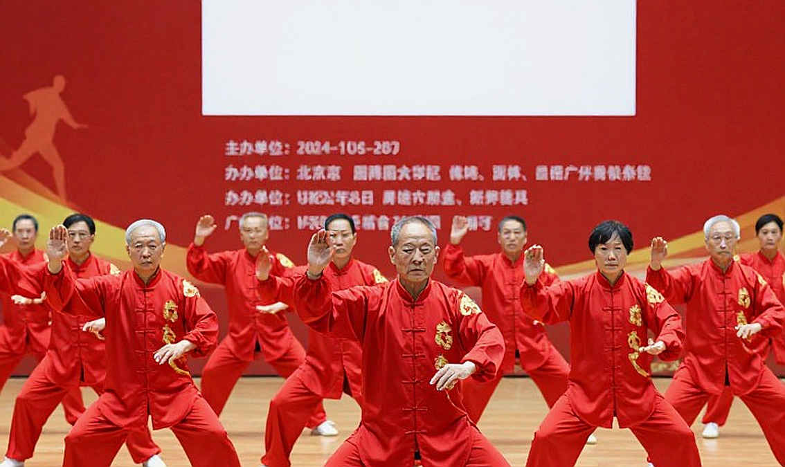 Bóng chuyền nữ Việt Nam và bài toán 12 người: Khi hàng chuyền hai ngoài mỏng như tờ giấy trước Asiad 20
