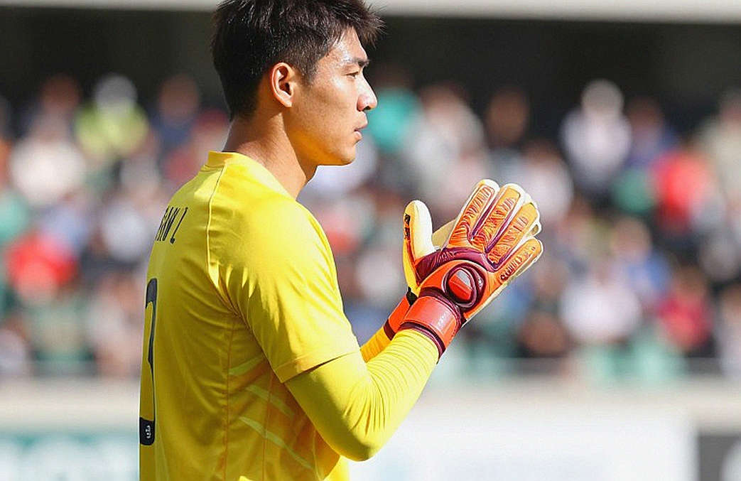 Nguyễn Xuân Son nhận thưởng SUV 600 triệu đồng: Từ Vua phá lưới ASEAN Cup 2026 đến bàn thắng bù giờ cho Nam Định