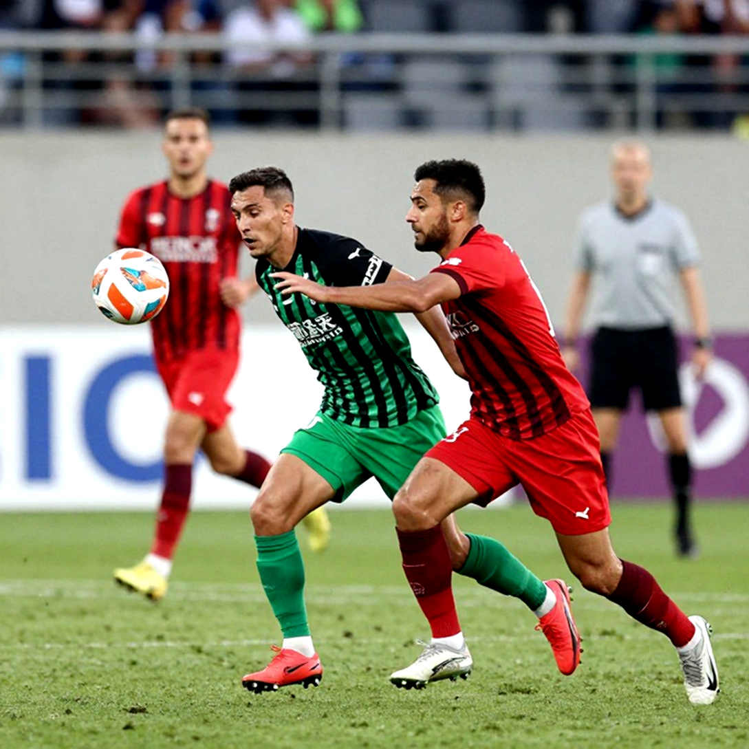 PSV, Gullit và cú tắc bóng không có VAR: Khi bình luận truyền hình tự phong mình làm trọng tài