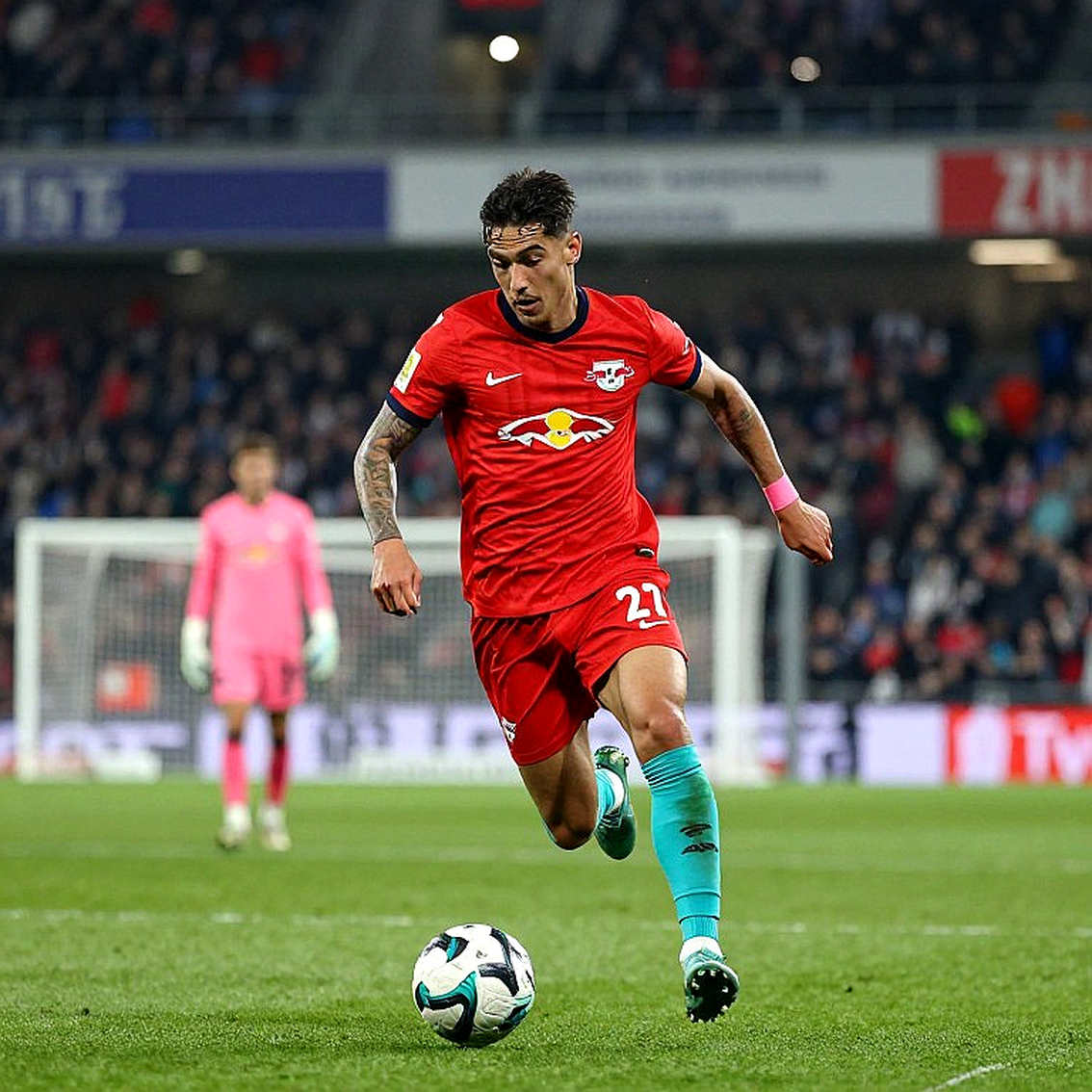 Một sai số ở cổ tay, ba lần VAR và 15 phút thiếu người: CA TPHCM thắng Thể Công Viettel 1-0
