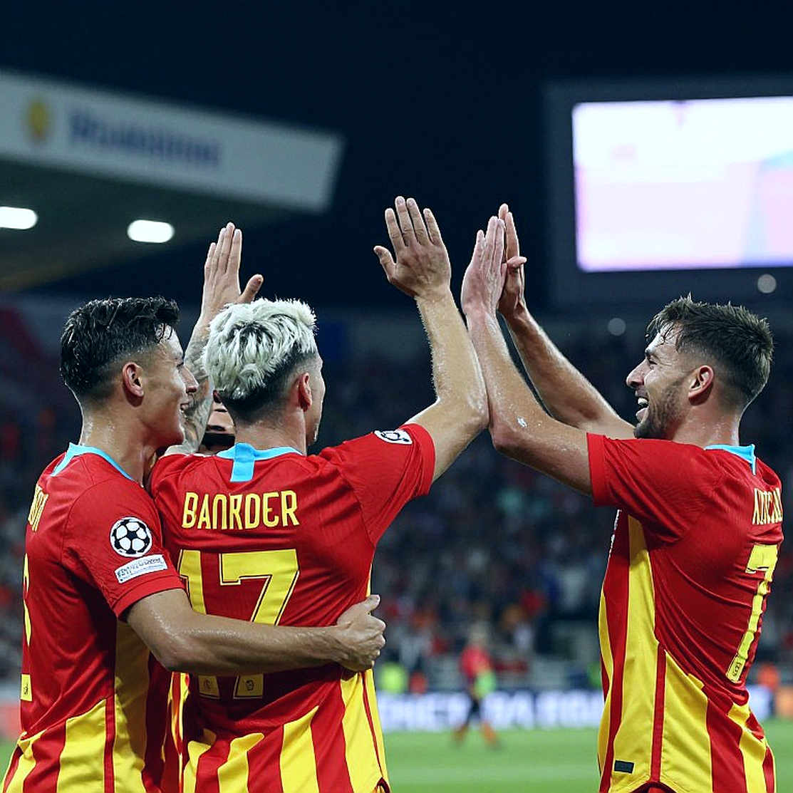 Clásico Joven: Khi đà thắng chạm đỉnh, khi ngai vàng chao đảo